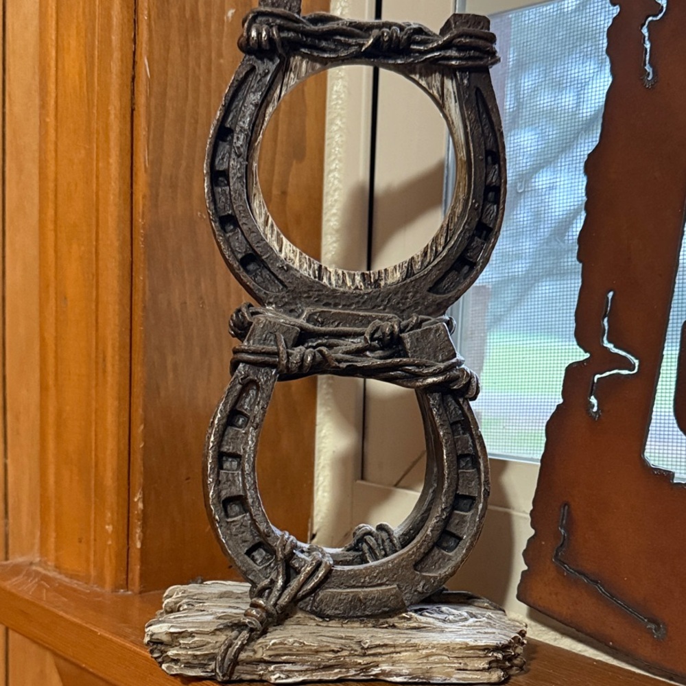 Rustic Horseshoe Sculpture